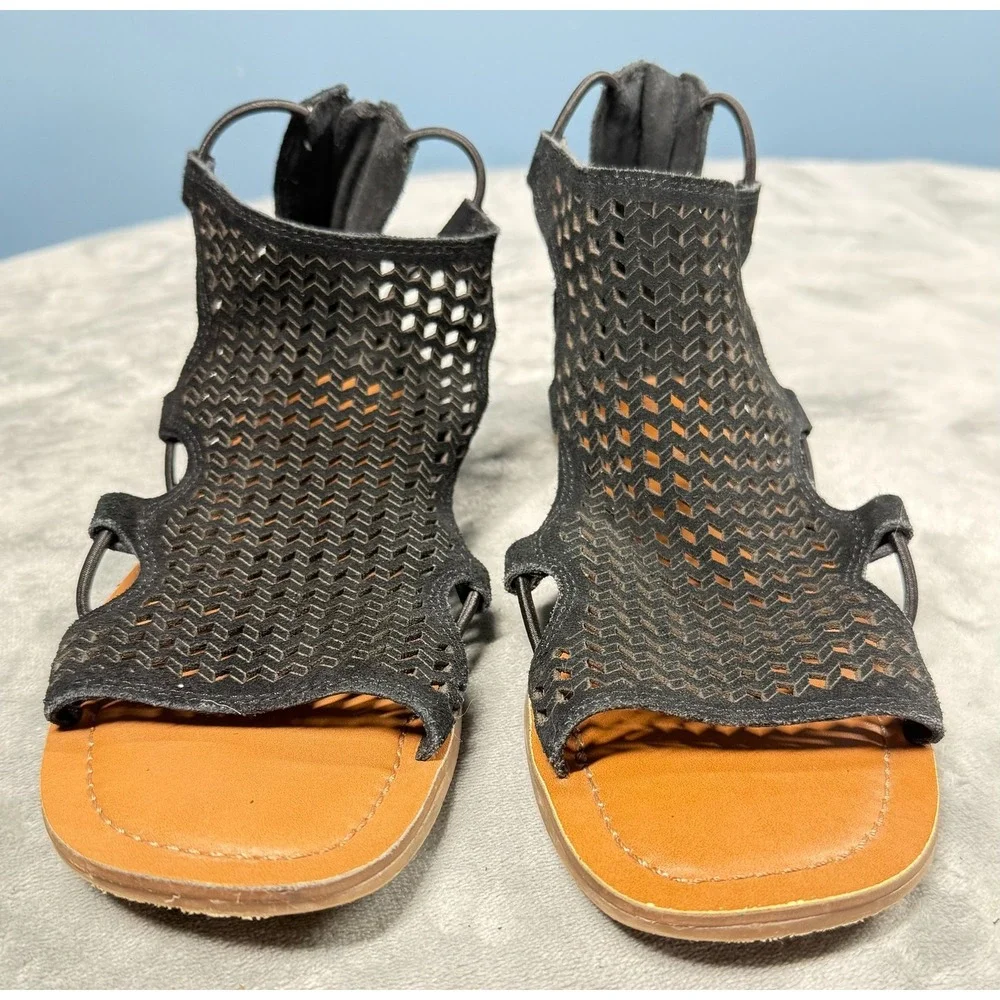 Lucky Brand Sandals Womens 8.5 Black Perforated Suede Gladiator Zip